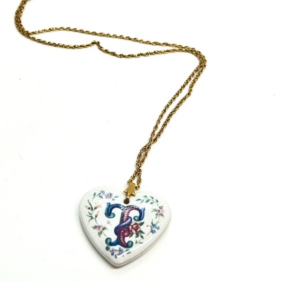 VINTAGE AVON FLORAL Monogram T Heart Pendant Necklace White Porcelain Gold Tone - Picture 5 of 14